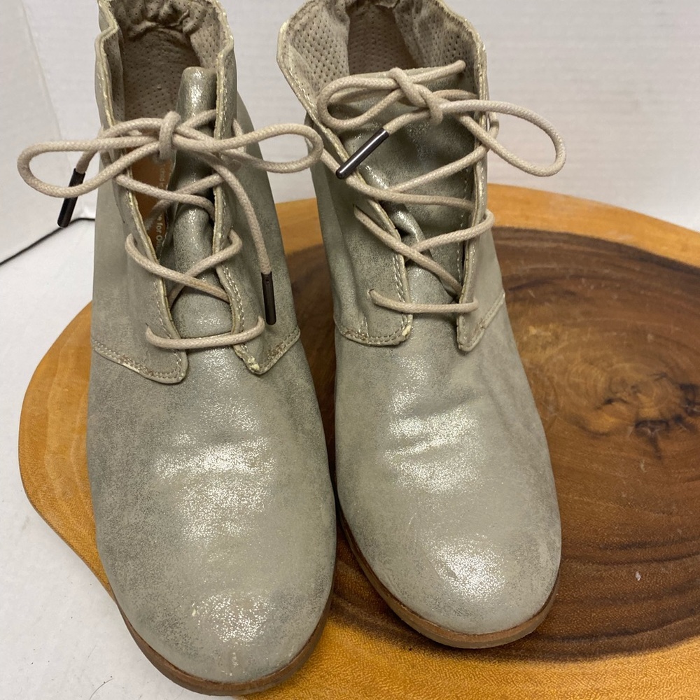 TOMS Brushed Gold Lace Up Heeled ankle Boots - Picture 4 of 8